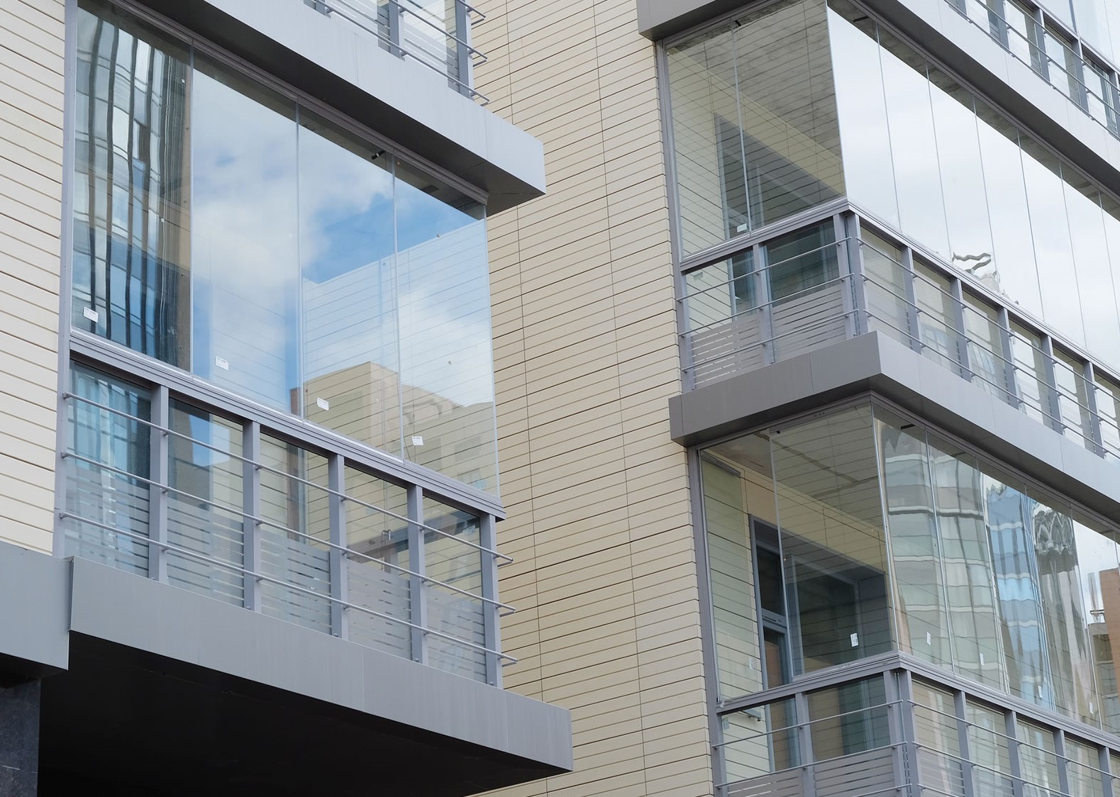 Balkone mit Verglasung