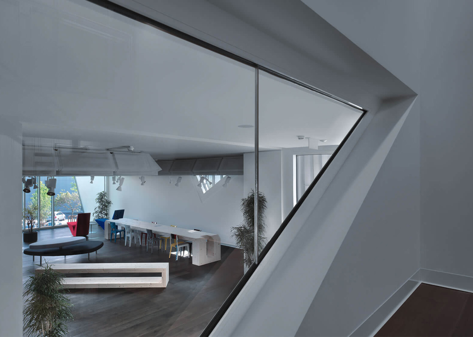 Scheibe innerhalb eines Hauses mit spitzer Ecke